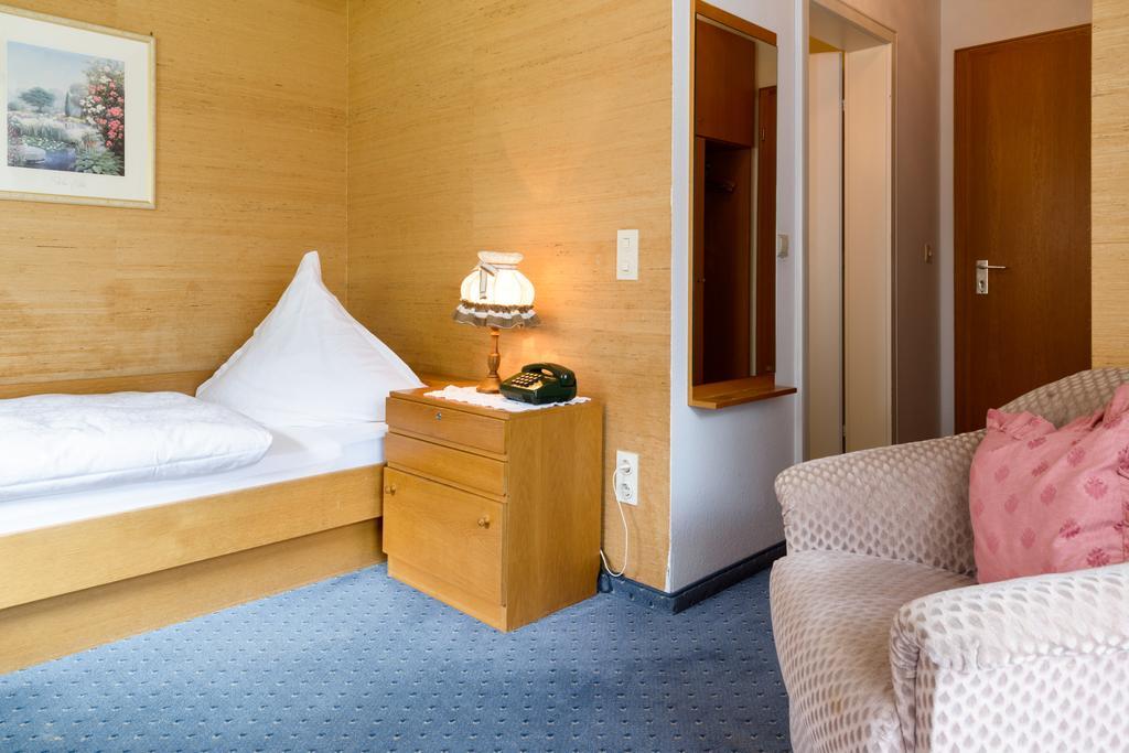 Hotel Schwarzwaldschaefer Enzklösterle Rum bild